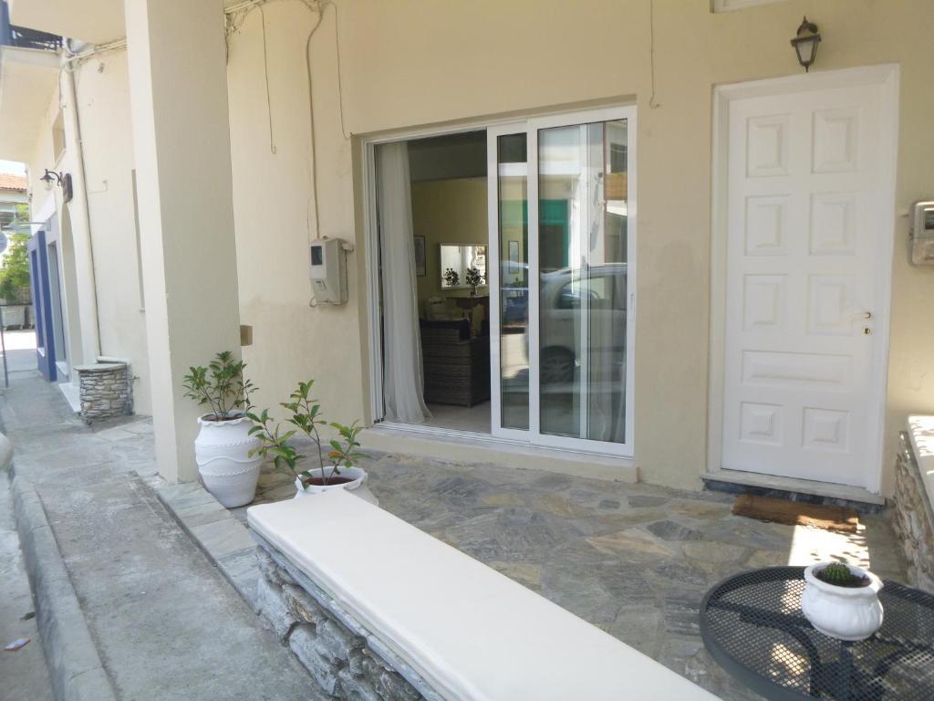 Karafelas Hotel Skiathos Town Exterior photo